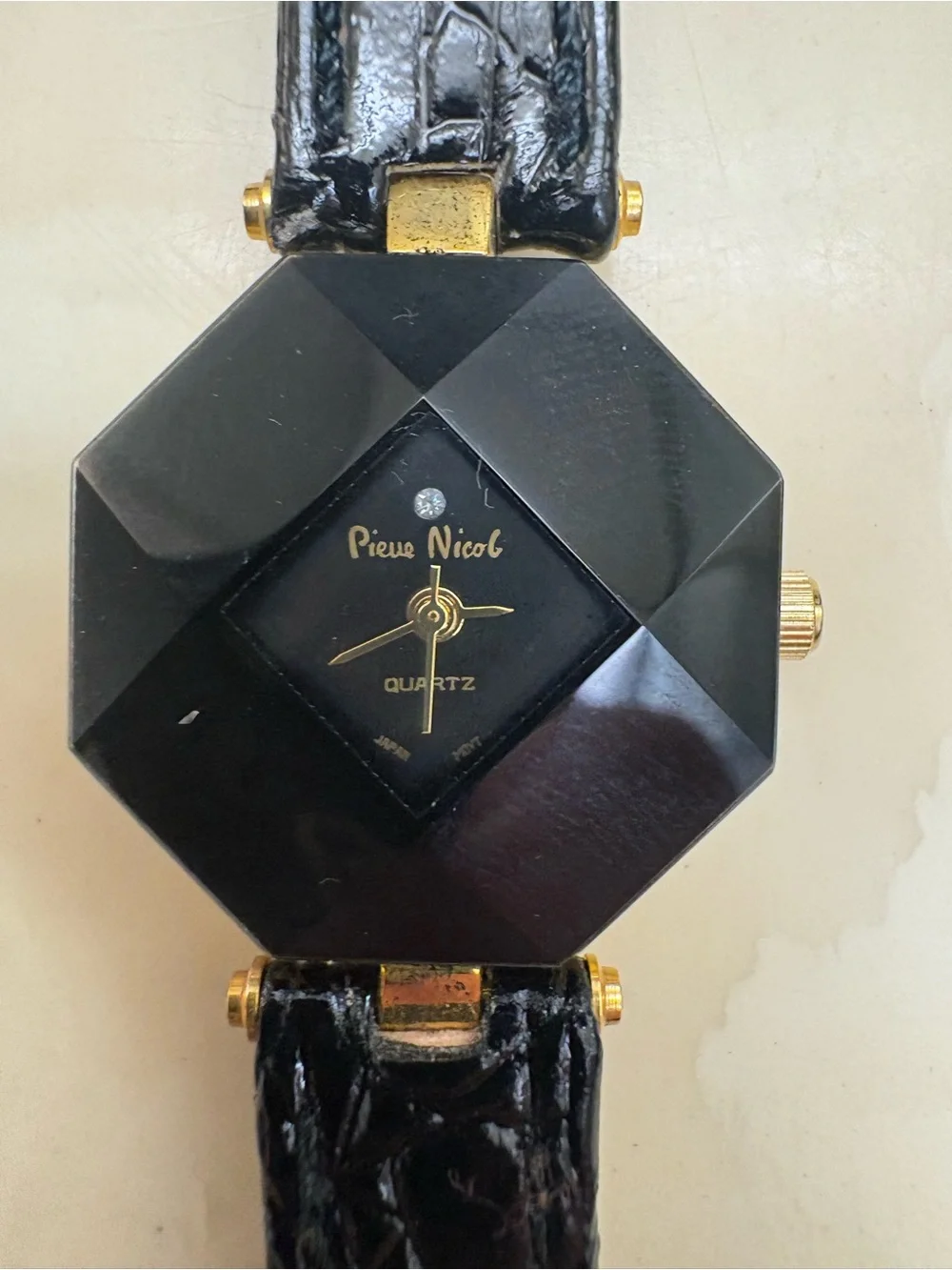 Vintage Elegant Black Faceted Women's Watch with Gold Accents